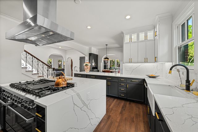 2127 Pembroke Drive, Fort Worth, TX 76110