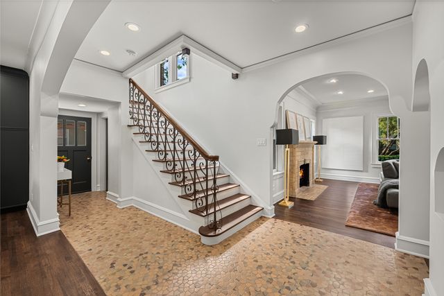 2127 Pembroke Drive, Fort Worth, TX 76110