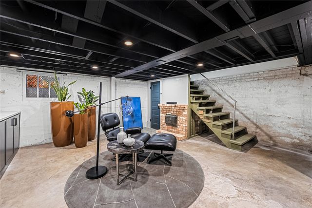 2127 Pembroke Drive, Fort Worth, TX 76110