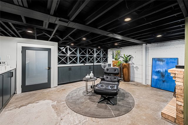 2127 Pembroke Drive, Fort Worth, TX 76110