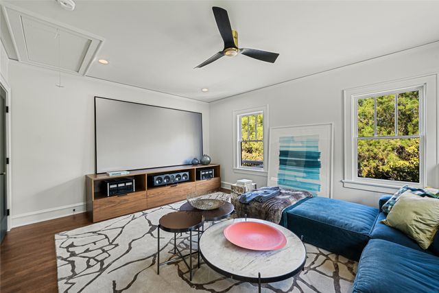2127 Pembroke Drive, Fort Worth, TX 76110