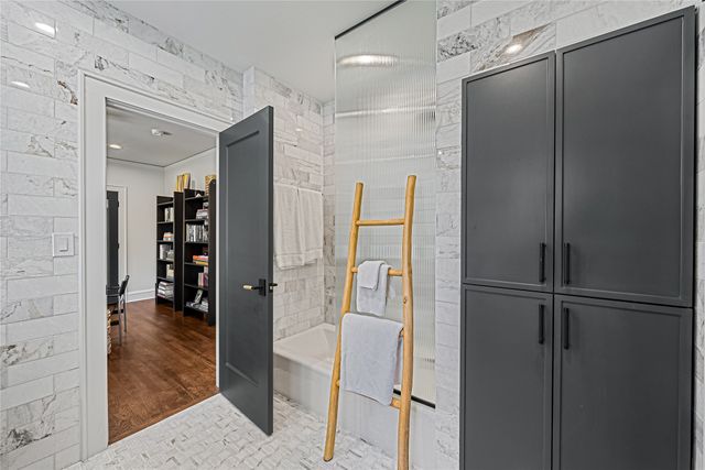 2127 Pembroke Drive, Fort Worth, TX 76110