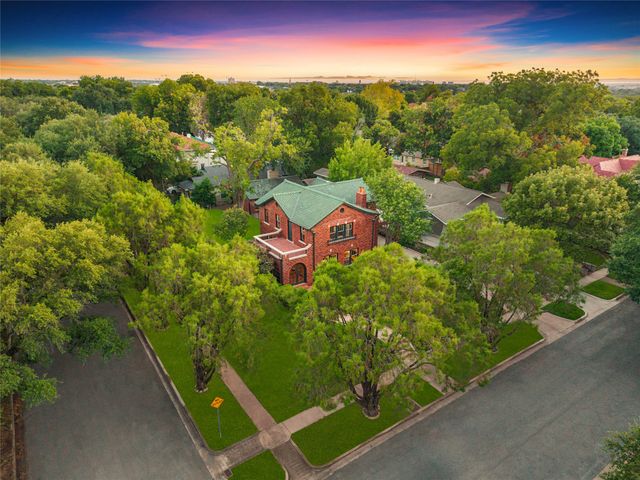 2127 Pembroke Drive, Fort Worth, TX 76110