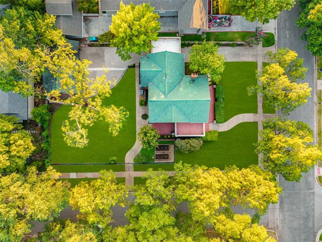2127 Pembroke Drive, Fort Worth, TX 76110