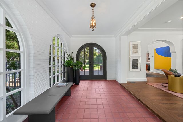 2127 Pembroke Drive, Fort Worth, TX 76110