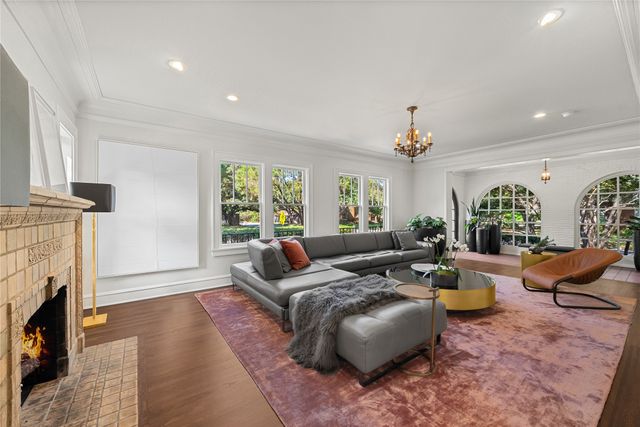 2127 Pembroke Drive, Fort Worth, TX 76110