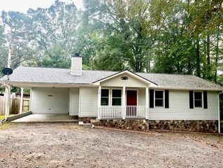 566 Etowah River Road, Dawsonville, GA 30534