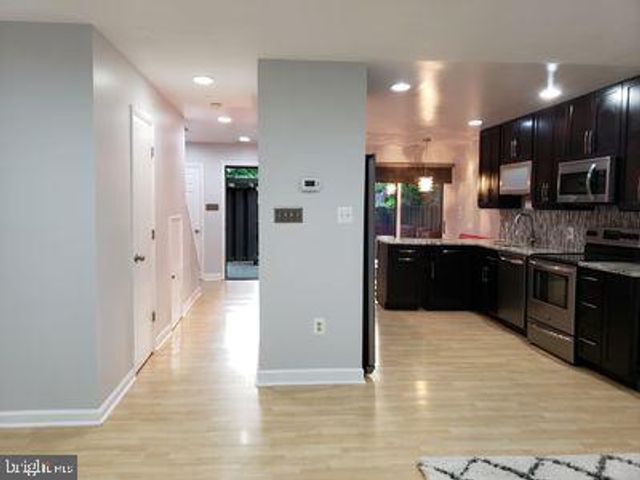 1329 NORTHGATE SQ, Reston, VA 20190