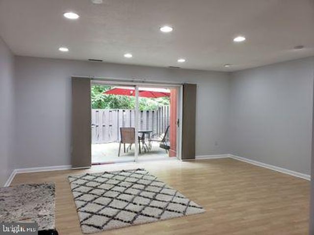 1329 NORTHGATE SQ, Reston, VA 20190