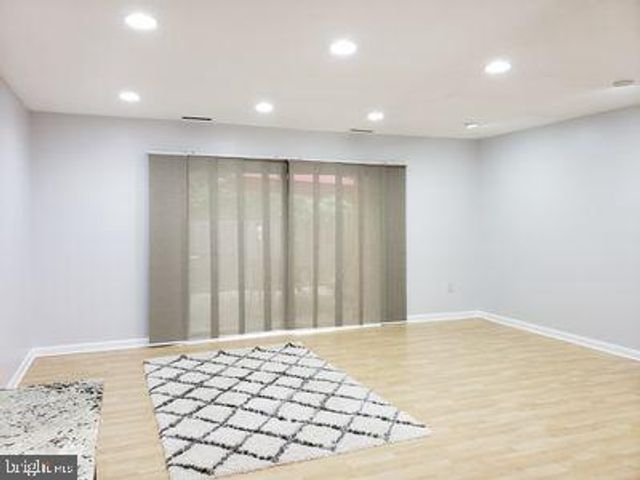 1329 NORTHGATE SQ, Reston, VA 20190