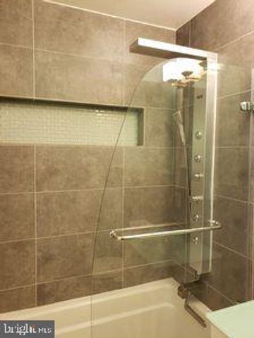 1329 NORTHGATE SQ, Reston, VA 20190