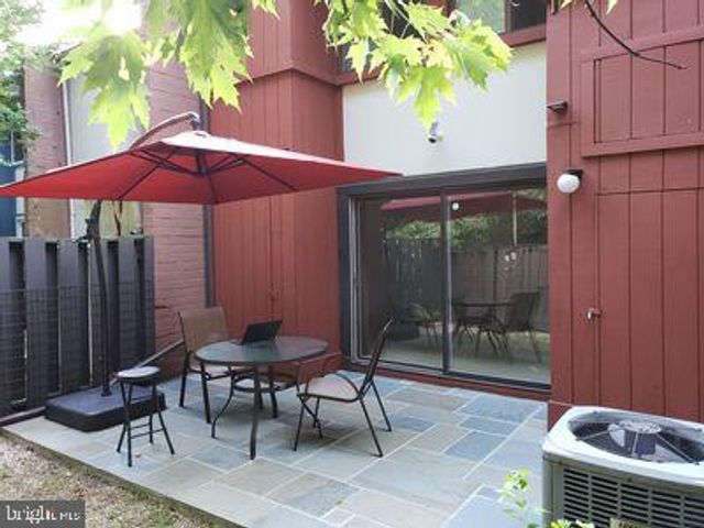 1329 NORTHGATE SQ, Reston, VA 20190