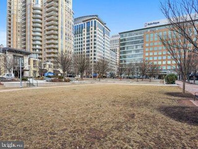 1329 NORTHGATE SQ, Reston, VA 20190