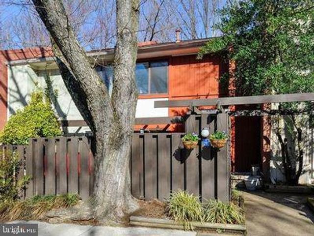 1329 NORTHGATE SQ, Reston, VA 20190