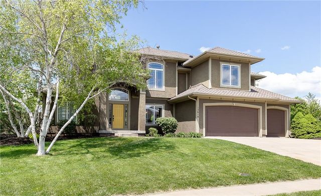 15618 S Hallet Street, Olathe, KS 66062