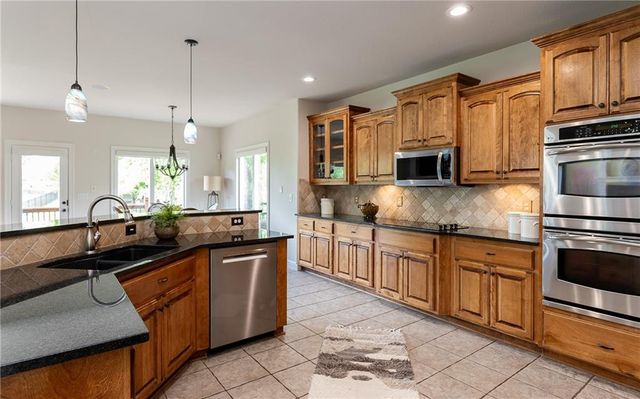 15618 S Hallet Street, Olathe, KS 66062