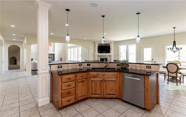 15618 S Hallet Street, Olathe, KS 66062