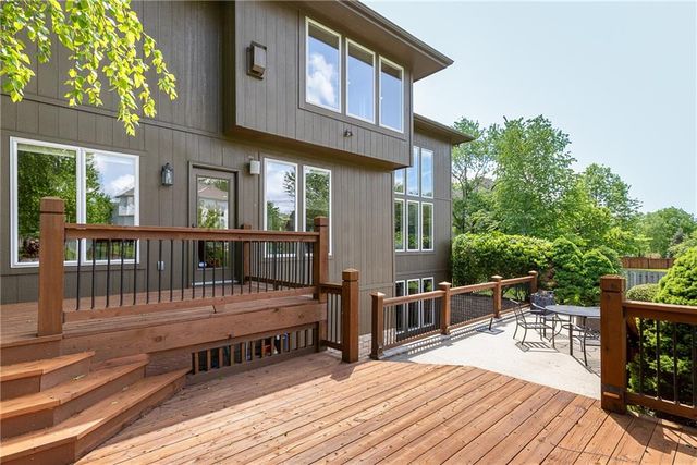 15618 S Hallet Street, Olathe, KS 66062