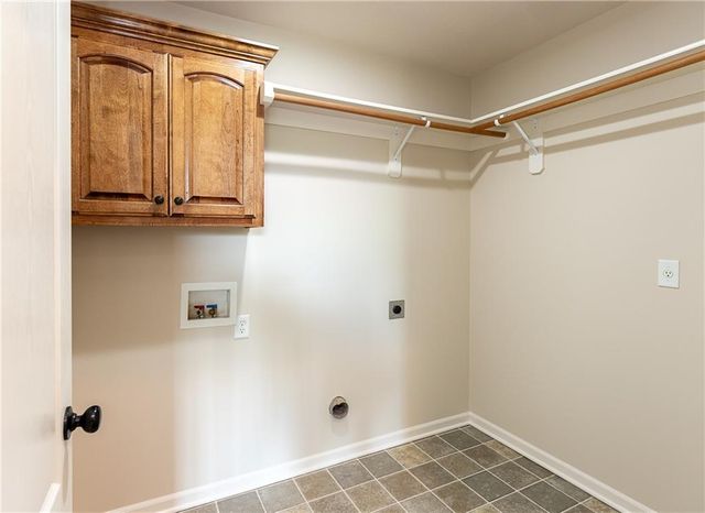 15618 S Hallet Street, Olathe, KS 66062