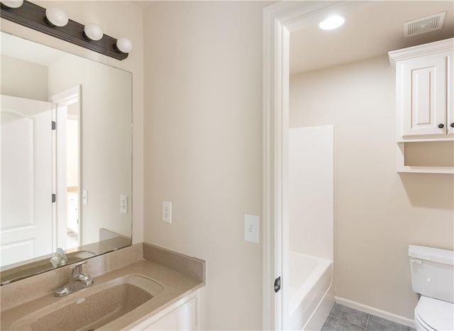 15618 S Hallet Street, Olathe, KS 66062