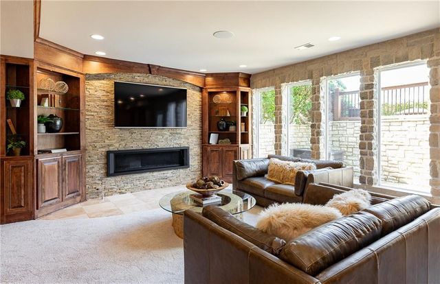 15618 S Hallet Street, Olathe, KS 66062