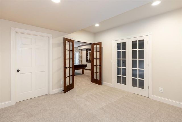 15618 S Hallet Street, Olathe, KS 66062