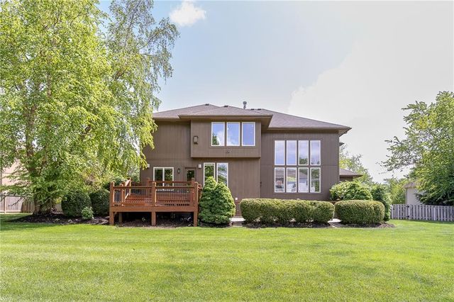 15618 S Hallet Street, Olathe, KS 66062