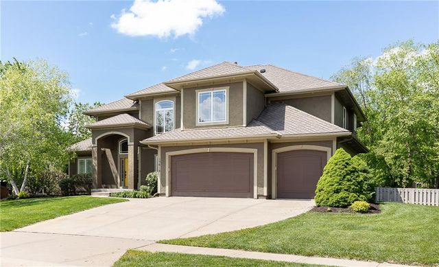 15618 S Hallet Street, Olathe, KS 66062