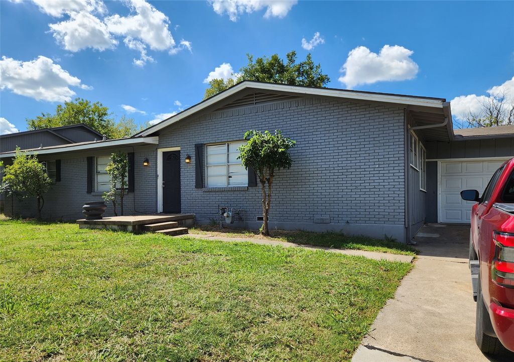 5504 Stonewall Street, Greenville, TX 75402