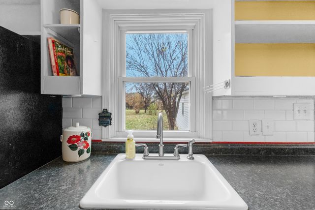 1825 Lee Street, Columbus, IN 47201