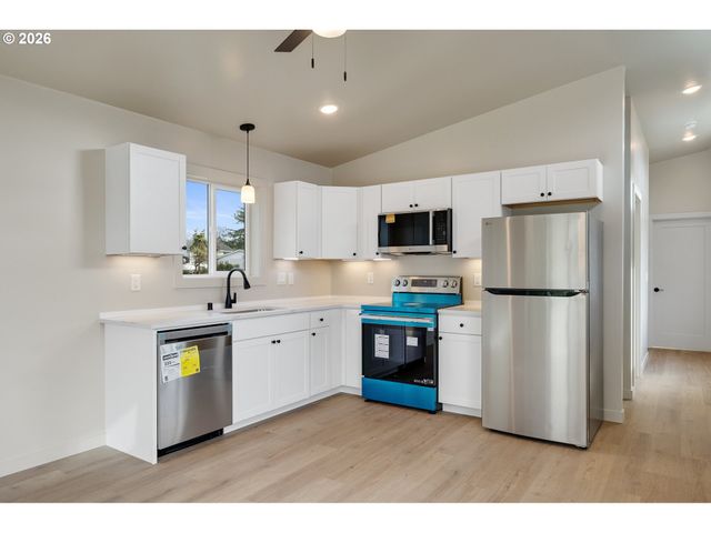 4610 SPRUCE St, Bay City, OR 97107