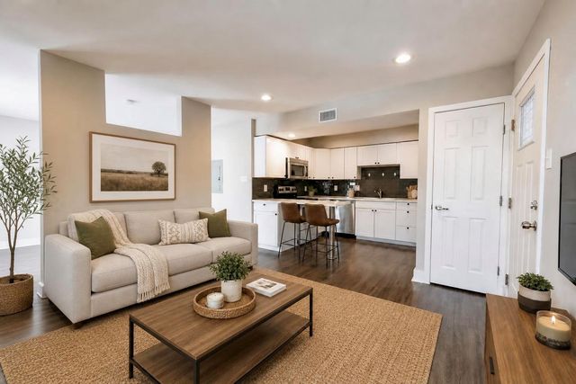 935 La Posada DR 154, Austin, TX 78752