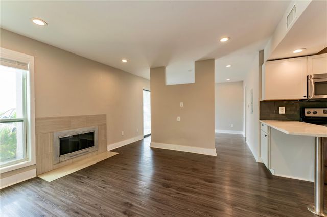 935 La Posada DR 154, Austin, TX 78752