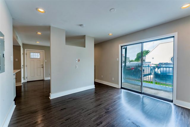 935 La Posada DR 154, Austin, TX 78752