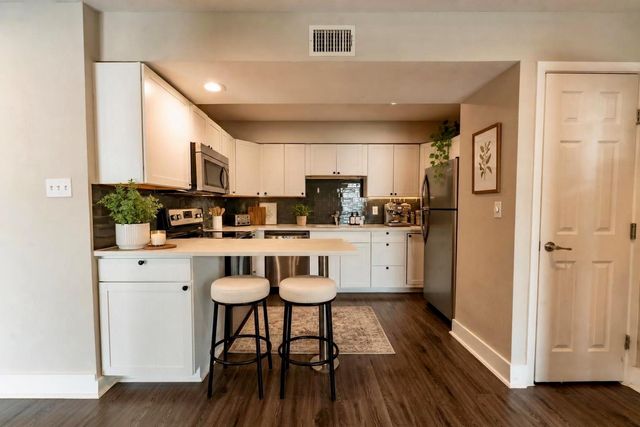 935 La Posada DR 154, Austin, TX 78752