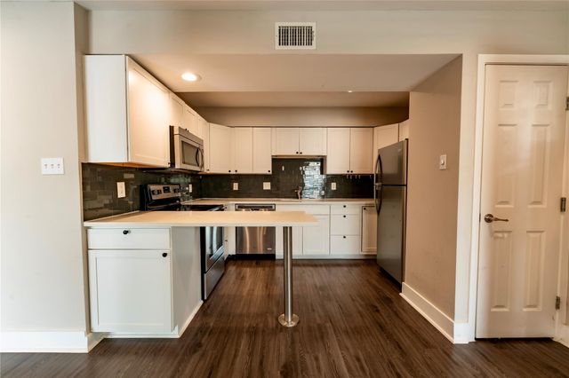935 La Posada DR 154, Austin, TX 78752