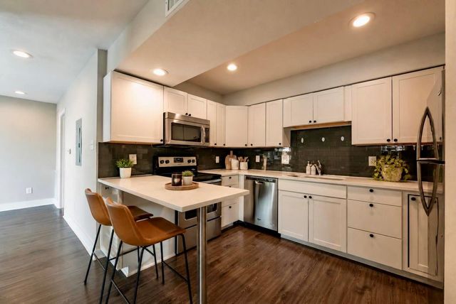 935 La Posada DR 154, Austin, TX 78752