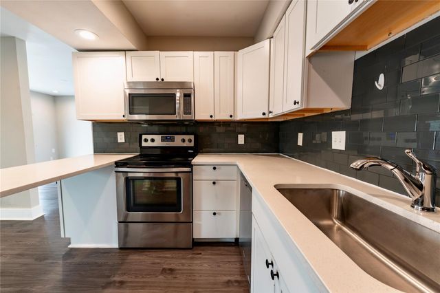 935 La Posada DR 154, Austin, TX 78752