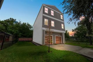 955 Elkhart Street A, Houston, TX 77091