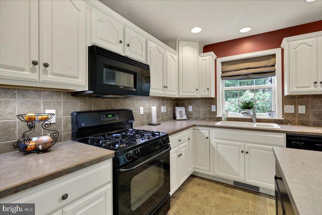 201 CEDAR HOLLOW, Manheim, PA 17545