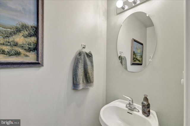 201 CEDAR HOLLOW, Manheim, PA 17545