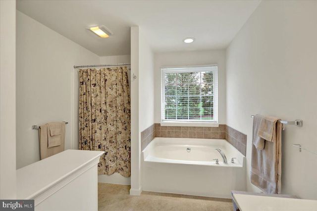 201 CEDAR HOLLOW, Manheim, PA 17545