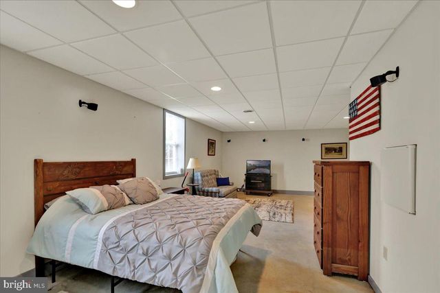 201 CEDAR HOLLOW, Manheim, PA 17545