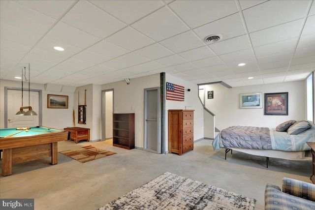 201 CEDAR HOLLOW, Manheim, PA 17545