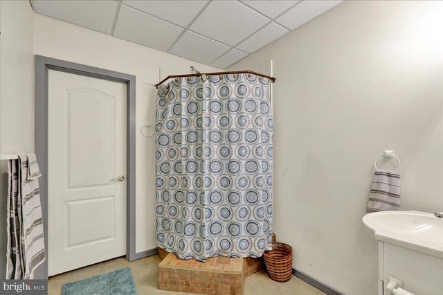 201 CEDAR HOLLOW, Manheim, PA 17545