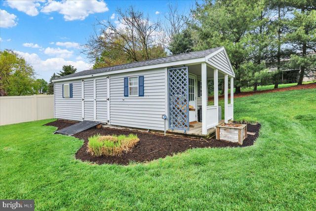 201 CEDAR HOLLOW, Manheim, PA 17545