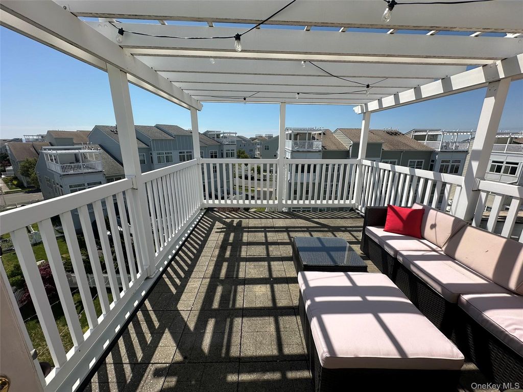 72-07 Catamaran Way 2, Arverne, NY 11692