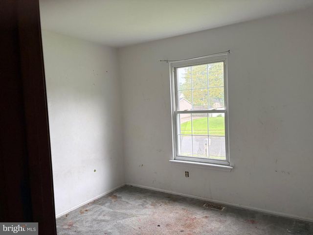 6 HERCULES CT, Sewell, NJ 08080