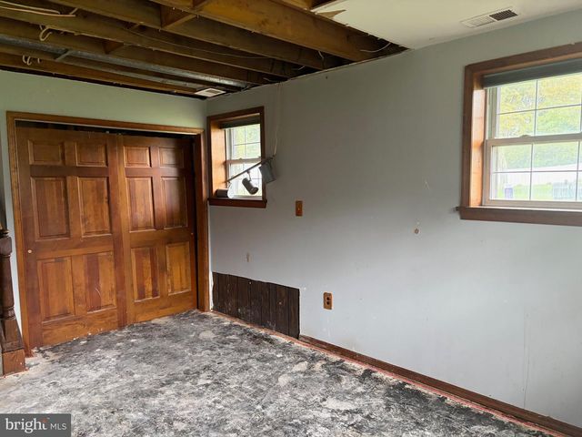 6 HERCULES CT, Sewell, NJ 08080