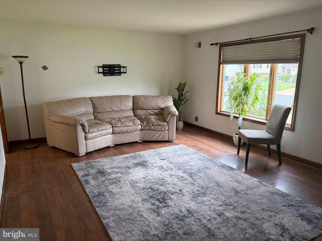 6 HERCULES CT, Sewell, NJ 08080